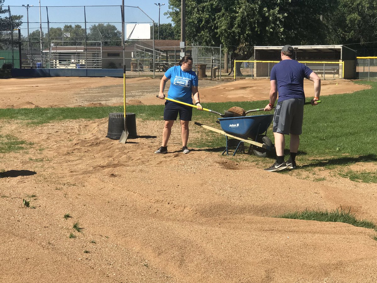 DSU_Athletics's tweet photo. Day of Service at @DakotaState.  @DSUSoftball cleaning up at Thue Field after the flooding that hit the Madison area last week.  #DSUTrojanPride #DSUDriventoHelp @NorthStarBOSA #NAIACoC https://t.co/SvwdYdlV2K