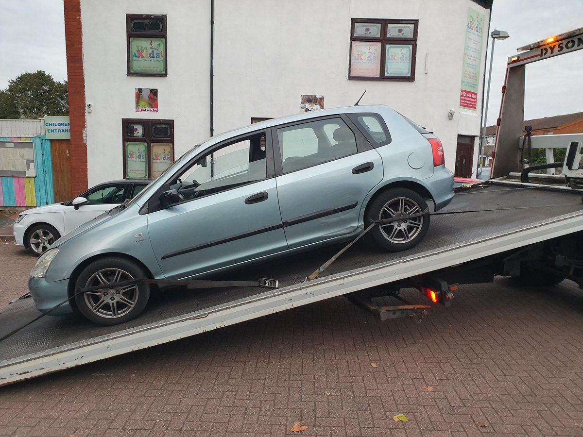 SparkbrookWMP's tweet photo. Male in custody on suspicion of drug dealing and theft of motor vehicle. Another stolen vehicle recovered tonight #OpSceptre #OpMalefic #ProjectGaurdian @SarahBurtonWMP @TomJoyceWMP @KennyBellWMP @NKirkpatrickWMP https://t.co/c75wWnqPUi