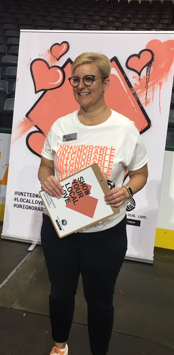 JennepherC's tweet photo. Local love starts here.  “It’s shocking to me that 1 in 5 local children live in a household that struggles to pay rent and put food on the table. These issues are too big to ignore” Kelly Ziegner #3MHarvestLunch @unitedwayemca #UNIGNORABLE https://t.co/6FmRPcsdCs