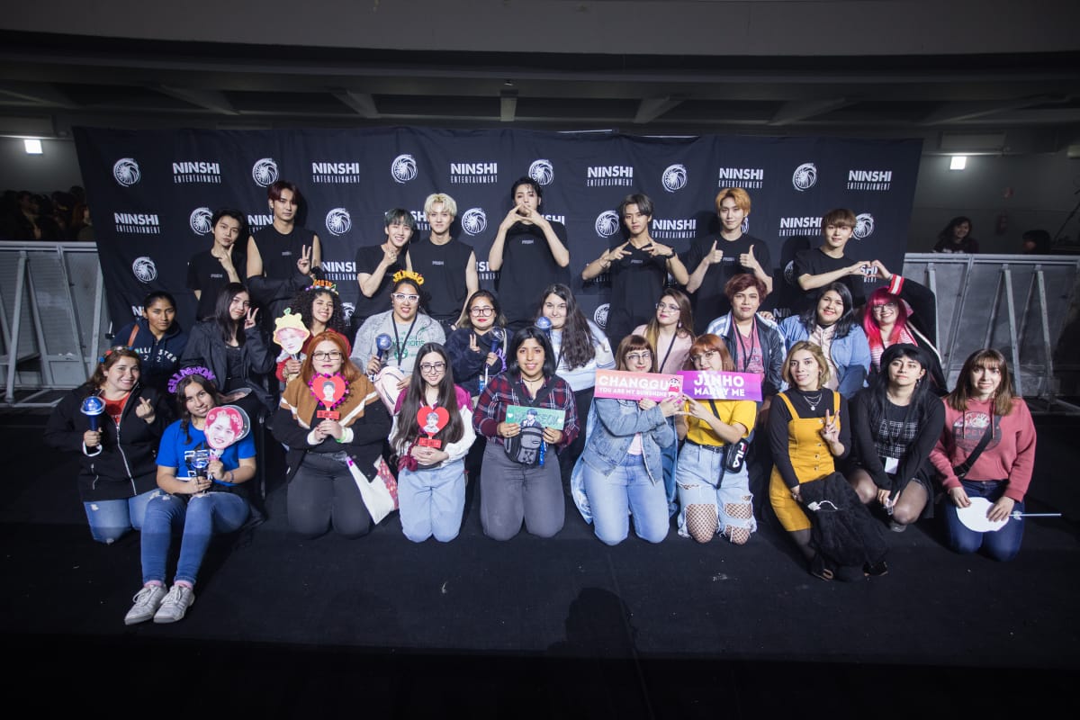 DONG_Moon_'s tweet photo. Kino was so sweet!
I feel really in love with him💕
No puedo creer que lo logré
#PRISMTOUR_CHILE #Pentagoninchile #PENTAGON https://t.co/F4Pj2OgdJ3