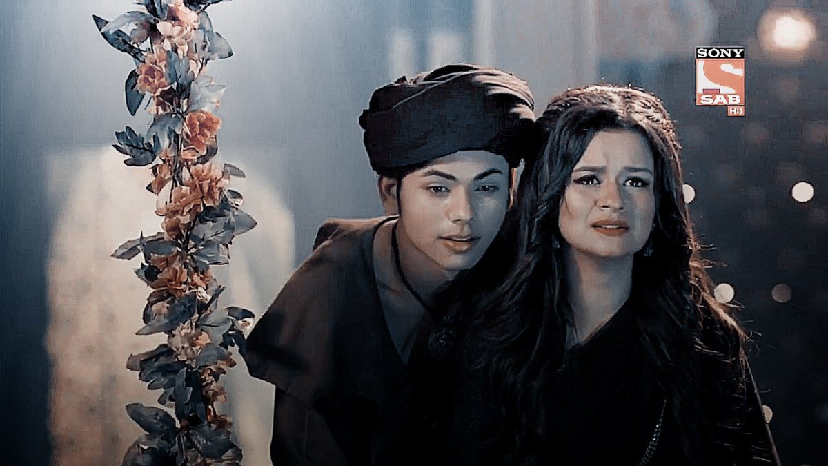 AlasmineEdits's tweet photo. The amount of feels I got from this episode is not measurable, All those flashbacks and Yasmines costume changes and everything in the episode was perfect😍❤️

#aladdinnaamtohsunahoga #aladdinonsab #alasmine https://t.co/elwwTI7KgT