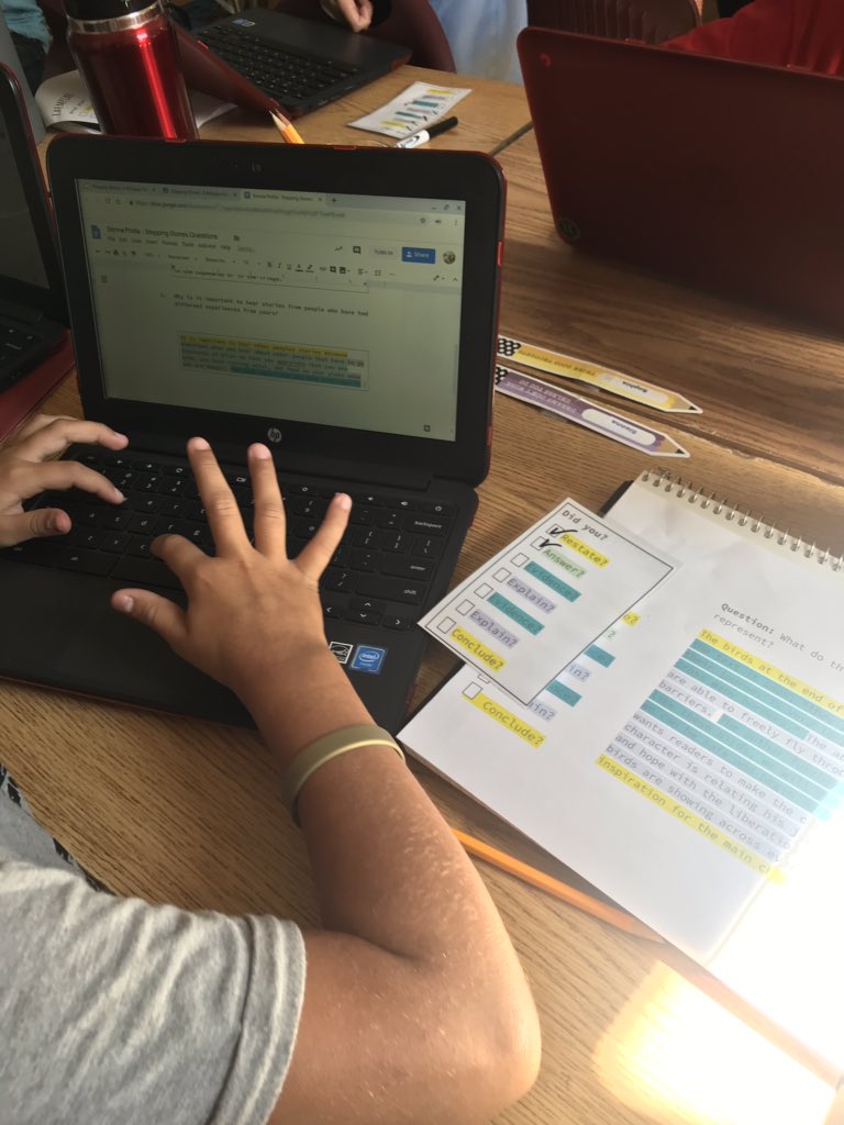 DebitettoK's tweet photo. Fifth graders using their new reading response tools! https://t.co/HPFGen5t3Z