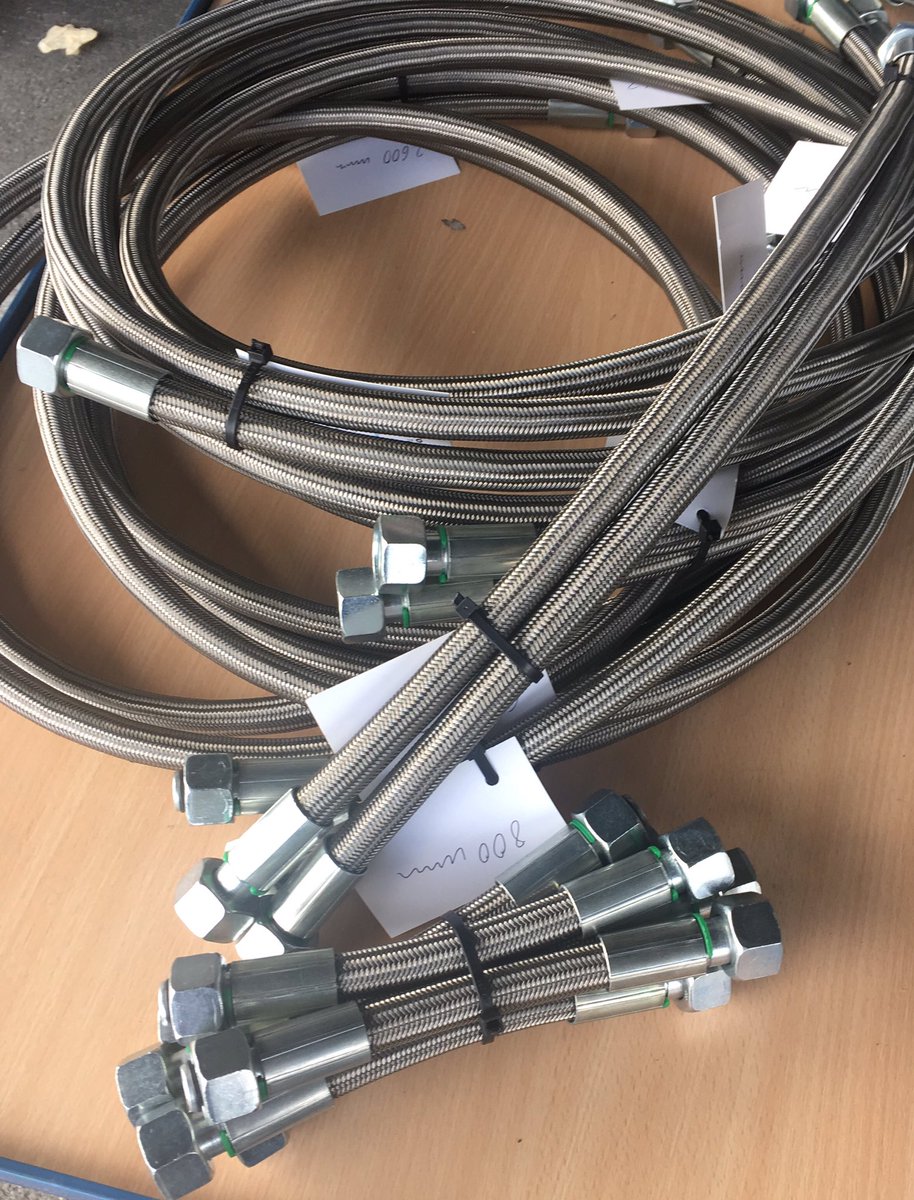 Strohmeier_Tech's tweet photo. Heute angefertigt. TEFLEX Hochdruckschläuche. PTFE/Teflon Schlauchseele mit Edelstahl Geflecht. Ideal für hohen Betriebsdruck, hohe Temperaturen von mehr als 200 Grad und viele Medien. Heute bestellt und morgen geliefert.  https://t.co/MQpQ4BmRas 
#strohmeier #technischerhandel https://t.co/j0dYnmUNhq