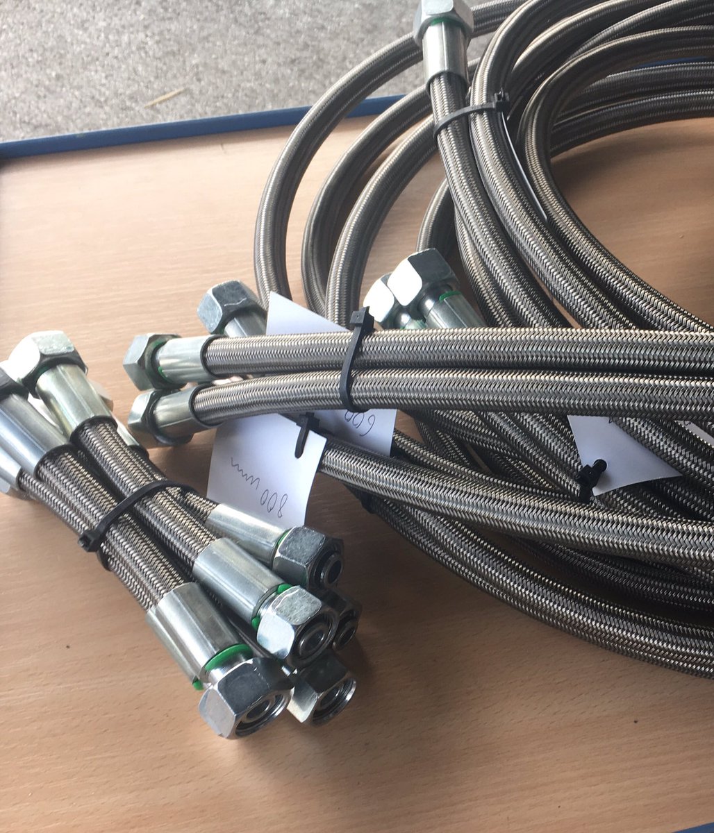 Strohmeier_Tech's tweet photo. Heute angefertigt. TEFLEX Hochdruckschläuche. PTFE/Teflon Schlauchseele mit Edelstahl Geflecht. Ideal für hohen Betriebsdruck, hohe Temperaturen von mehr als 200 Grad und viele Medien. Heute bestellt und morgen geliefert.  https://t.co/MQpQ4BmRas 
#strohmeier #technischerhandel https://t.co/j0dYnmUNhq