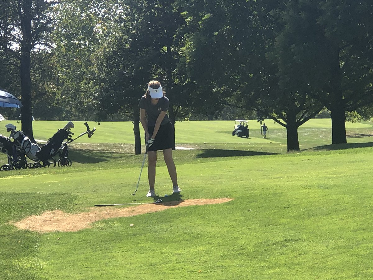 Natalie Bick pushes on to the cup.