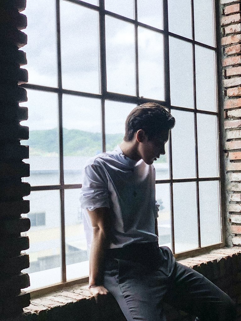 VisualsWVTen's tweet photo. Light and Dark. 🕯️

© Way V - Instagram https://t.co/jNzsRpPjJr