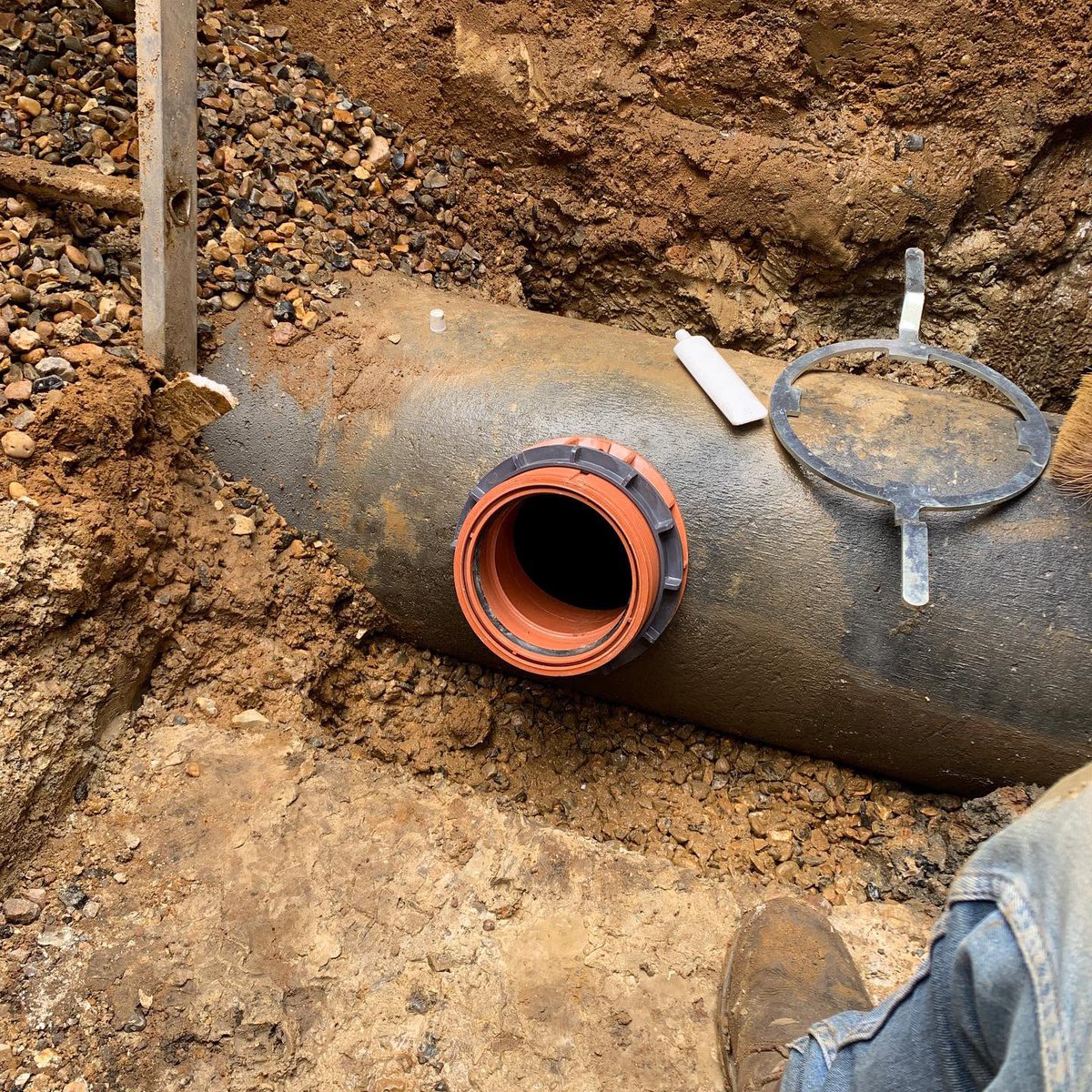 Getting on well with this sewer connection in poringland...... the #fabekun junction helps speed up the process 👍 @funkegruppeural #sewerconnection #streetworks #pressingon