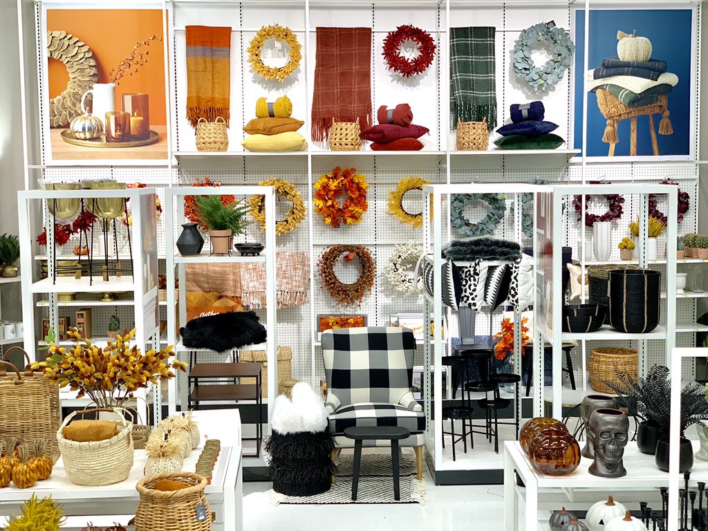 TalynMParker's tweet photo. My favorite time of the year 🍂🍁🍂🍁🍂. Visit #T1854 for your fall home necessities🍁🍂🍁Ohhh & don’t forget to add a sweater and something pumpkin spice to your basket!!😉. #Myfavoritecolorisoctober #part1 https://t.co/0u2grlxzlt