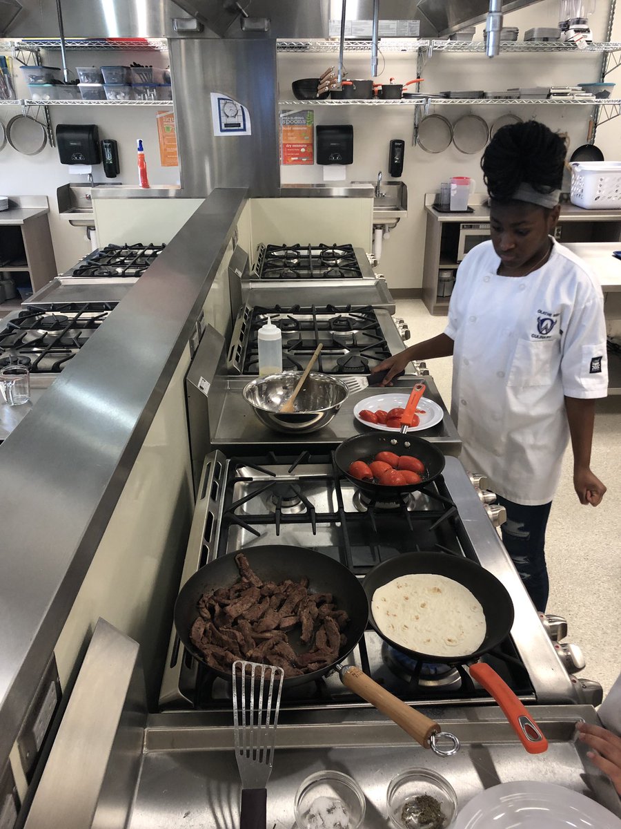 ShelbyMuha26's tweet photo. Teriyaki Salmon and steak tacos...chef inspired dishes. Thanks @bflay and @GordonRamsay for the recipes! #culinaryessentials2 #owlpower https://t.co/hhn0MqDU3C