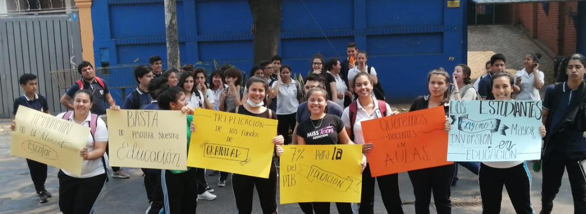 TamaraCabello8's tweet photo. Los estudiantes en Paraguay nos vemos obligados a salir a las calles a exigir un Derecho que nos pertenece, por que nuestra educación está llena de carencias y falencias. Queremos respuestas favorables.
#SinInversiónNOHayEducación 
@EduardoPetta @BMLopezB https://t.co/j36IMq3n7i