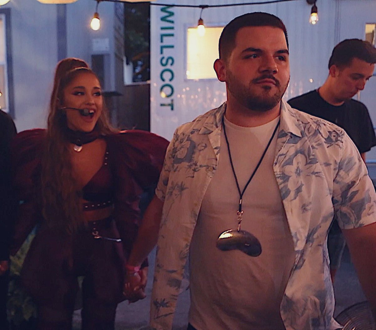 CouRageJD's tweet image. Absolutely loved seeing Ariana but hated how I looked in the pictures. I let myself put on weight across the last year and a half since full-time streaming. 

Spent the last few weeks back in the gym and eating healthier.

Down 9 pounds! Gotta keep going.