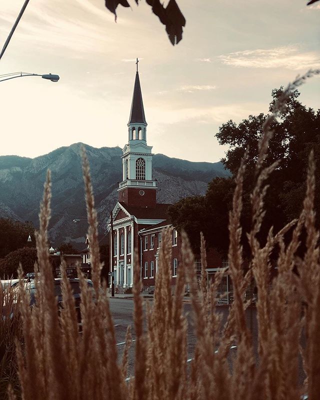 thisisogdenutah's tweet photo. Here’s a submission to our Indie Ogden X This Is Ogden photo contest. There’s still time to submit yours! (Rules below)
📸: @mchello_

Today's weather:☀️75°
Sunset:🌅19:30

Remember to tag all of your Ogden photos with #thisisogden or submit them to https://t.co/nBM04hc7J9 fo… https://t.co/nRCiOTGOeK