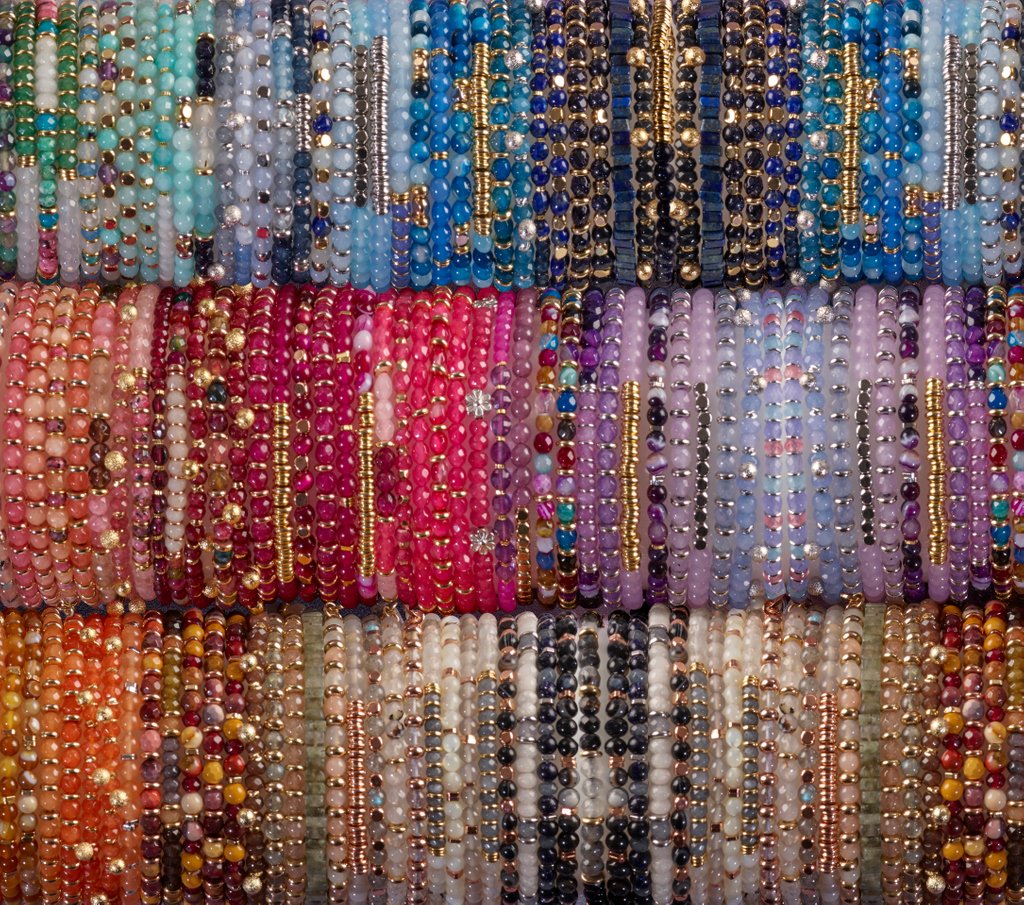 LolaRoseUK's tweet photo. Endless #BangleBar ✨🌈 #LolaRose 
Shop now: https://t.co/b0YEYUkyez https://t.co/VhpqWRiynr