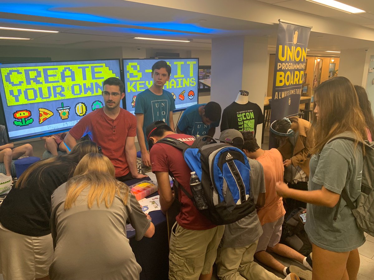 SaraSeebaum's tweet photo. Interested in Comic-Con? Check out the Union today to learn all about CollegeCon. Aaron Craig is there and will assist you in making your own keychain! #gaylordsocial https://t.co/829MI5exDR
