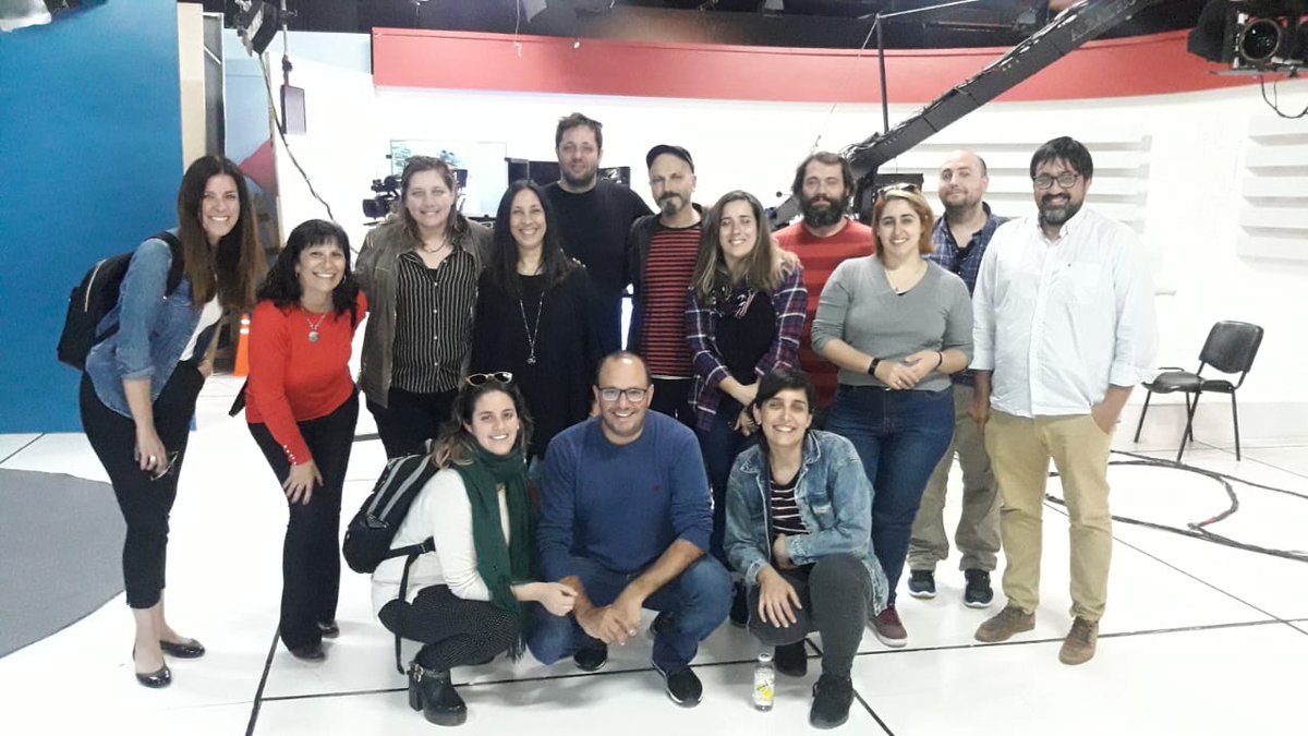 VeroPavan's tweet image. Seguimos fortaleciendo vínculos, con representantes del sector audiovisual visitamos el canal público de la Provincia. 
#sectoraudiovisual 
#industriascreativas
@ProduccionSF