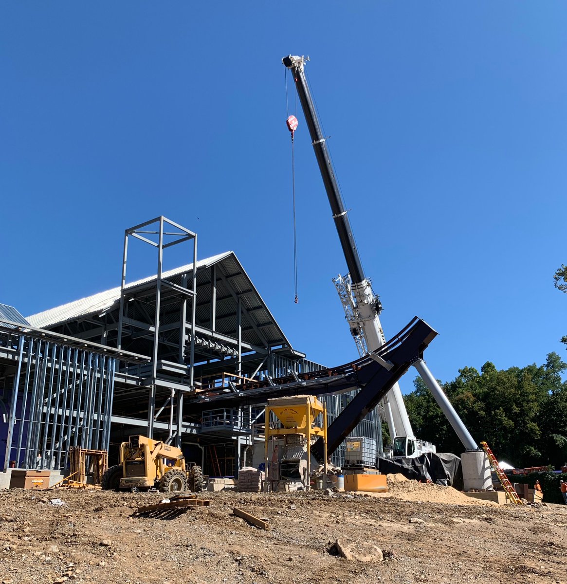 Hersheypark's tweet image. Our tallest coaster, Candymonium, has officially gone vertical!  #HPChocolatetown
bit.ly/2YmEawV