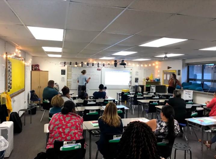 springfieldprep's tweet photo. It's never too late to learn a new skill!
Our #SpringfieldPrepFamily got a personalized how-to lesson on 5th grade Math during our Back-To-School Night.
"I've had to YouTube different strategies to help with Math homework, so this was really useful!" -Parent of a Middle School https://t.co/pR33Sj4c5N