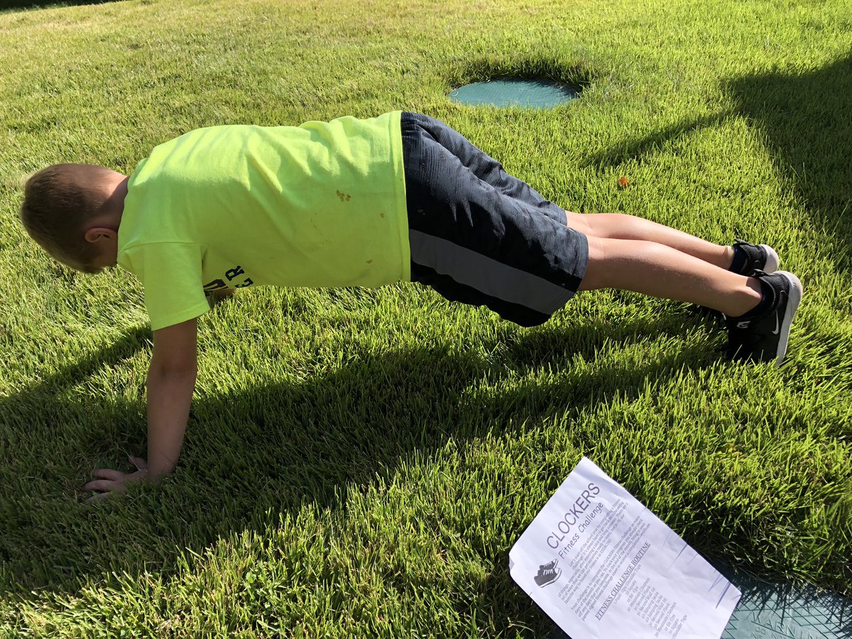 GroupPowerMom1's tweet photo. Took the Clockers Fitness Challenge outside 💪🏻@Mindess_PE #180daysofjoy https://t.co/IEfkK95Yyu