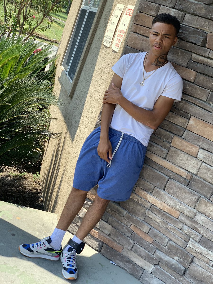 GsoTae's tweet photo. Head yougin in my section 💯ask around I got rank✅
#LLMYPEOPLE💔
#FreeThaGang
#BandoGang🏚💰 
#ForevaChrisColeman https://t.co/Do5WdnOwWh