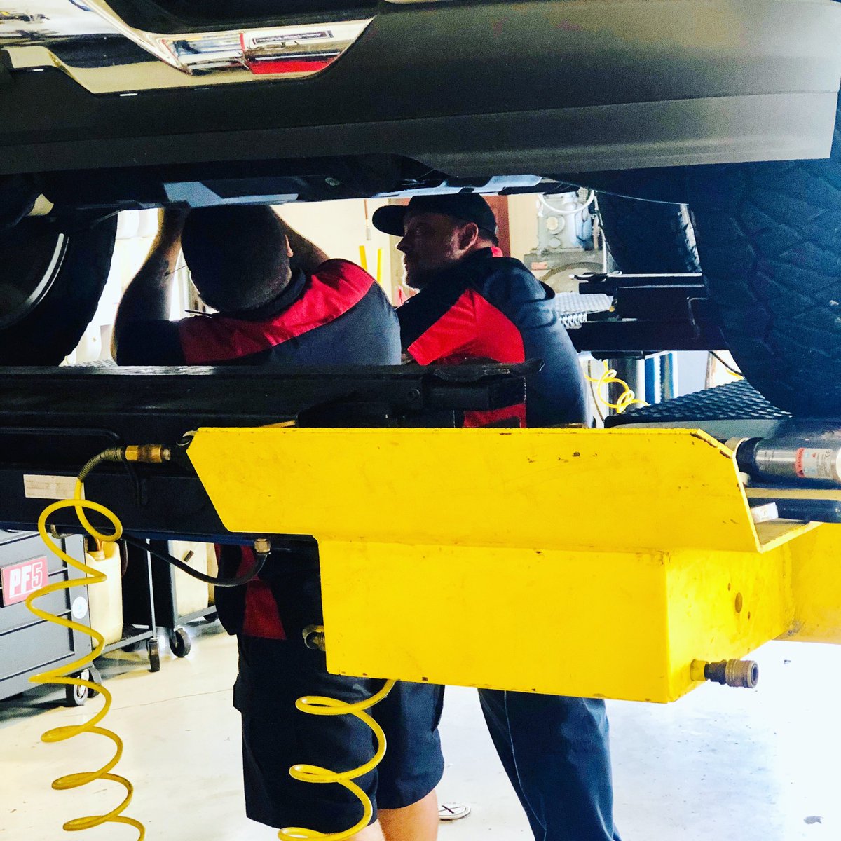 chucks_auto_'s tweet photo. 🔧Working on boss man’s truck today!💪🏼
👨🏻‍🔧Ozzy
-
☎️ 214-548-5602
-
#chucksautomotiverepair #XLparts #oreillyautoparts #snapontools #jasperenginesandtransmissions #mckinneytx #napaknowhow #matcotools #chucksauto #carrepair #autorepair #bgproducts https://t.co/OObsJ7QNkB