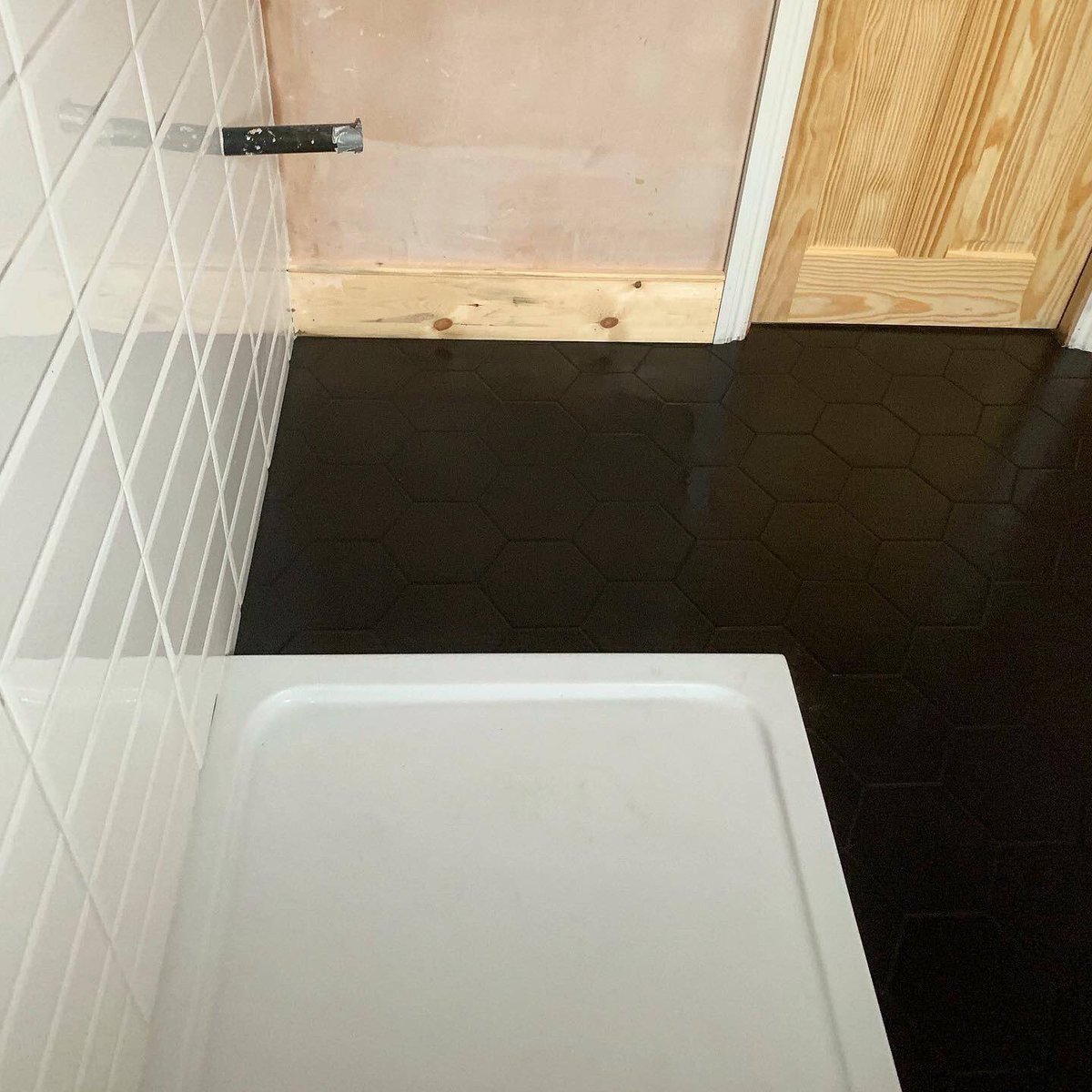 We love the choice of floor tiles that our client has chosen for one of the bathrooms in their loft conversion 😍

#loftconversion #bathrooms #tiling