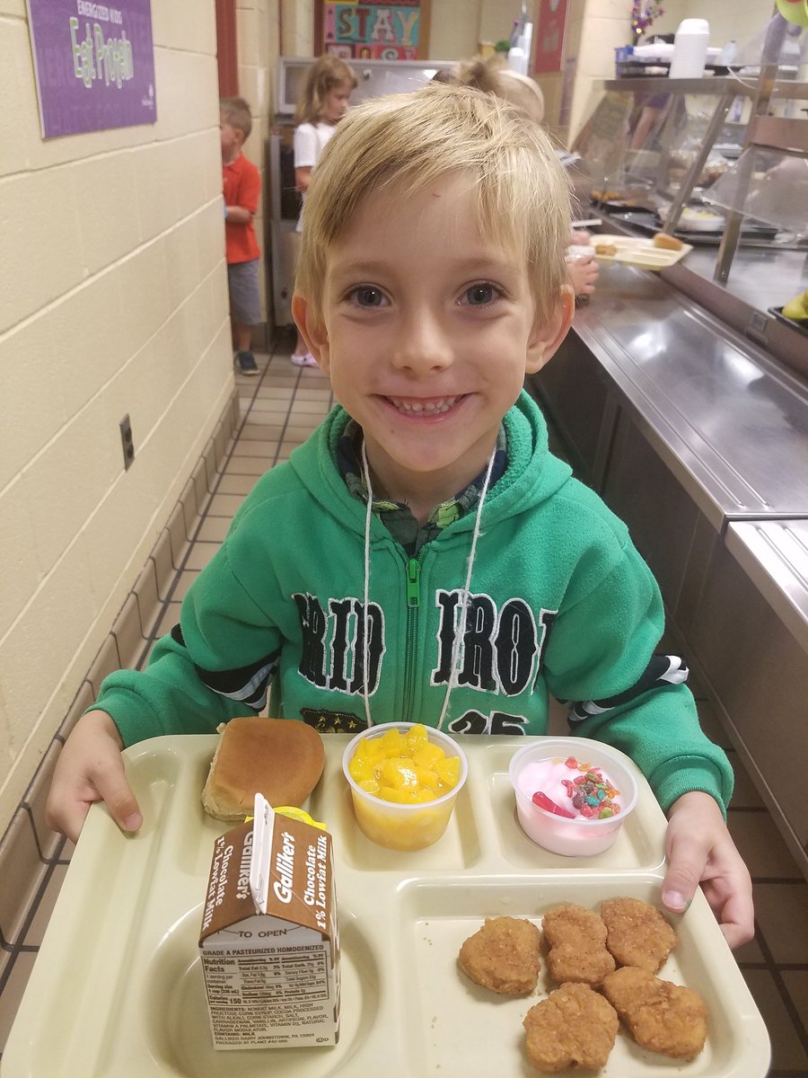 TNG_AmandaGrove's tweet photo. Smiling faces! #lunchforlife #TNGfeedskids #tngfoodfun https://t.co/wLSHG8vpw4