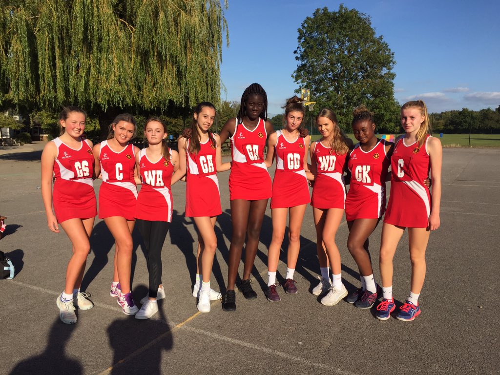 STMartinsSchPE's tweet photo. Second win of the week for our yr 10 netball girls in the Mid Essex League Division 1 ๐ Final score 31-9 against Shenfield Sch ๐๐ป Playersโ player - Phoebe, Managerโs player -Libby โค๏ธ #PatientPlay #Team #SAINTSโค๏ธ https://t.co/mtkjeu35r8