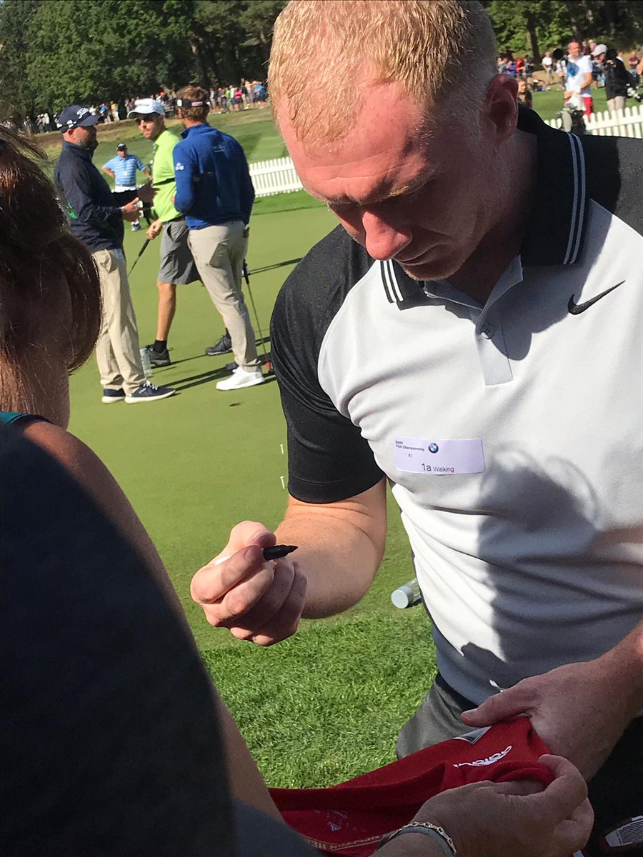 oliggolf's tweet photo. Some of the golfers and celebs i got to meet today at wentworth golf coarse. @McIlroyRory 
@WestonFavellGAT https://t.co/BtOyV1ogOP