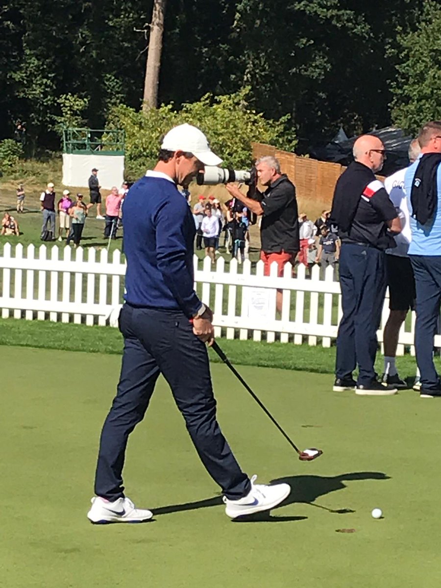 oliggolf's tweet photo. Some of the golfers and celebs i got to meet today at wentworth golf coarse. @McIlroyRory 
@WestonFavellGAT https://t.co/BtOyV1ogOP