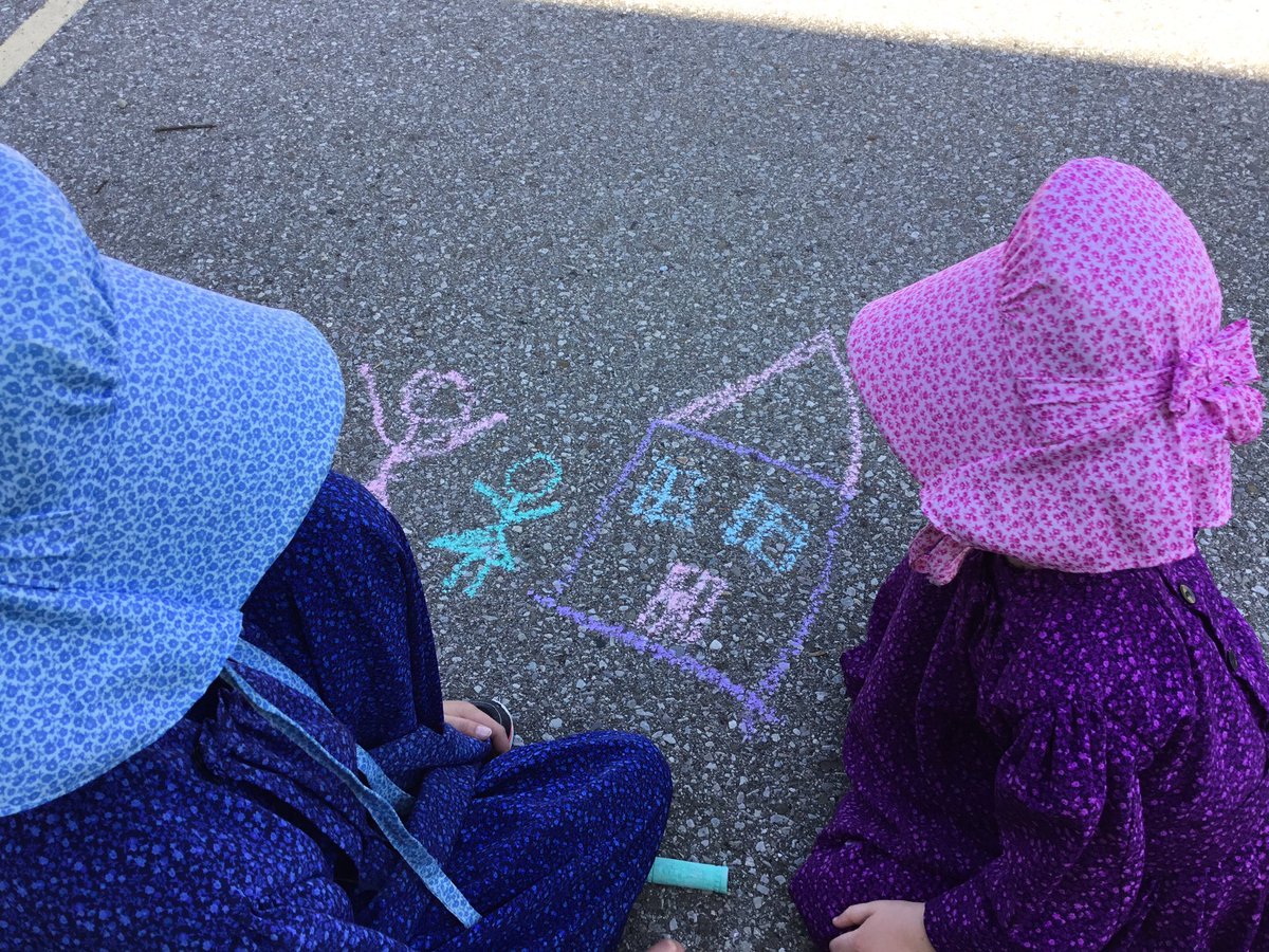 flomunchkins's tweet photo. Enjoying the beautiful day and getting to know our Grade 6 Buddies https://t.co/aFVCTHAuUM