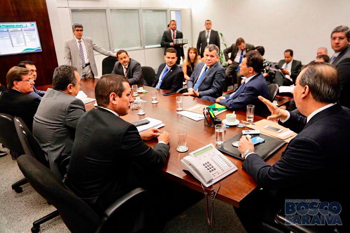 boscosaraiva's tweet photo. Reunião da Bancada do Amazonas para debater a Reforma Tributária. 🤝
#BoscoSaraivaDeputadoFederal #DeputadoPeloAM #ReformaTributária #BancadaAmazonense #CongressoNacional #CâmaraFederal #Manaus #Amazonas #Brasil https://t.co/SPqIwuUnO0