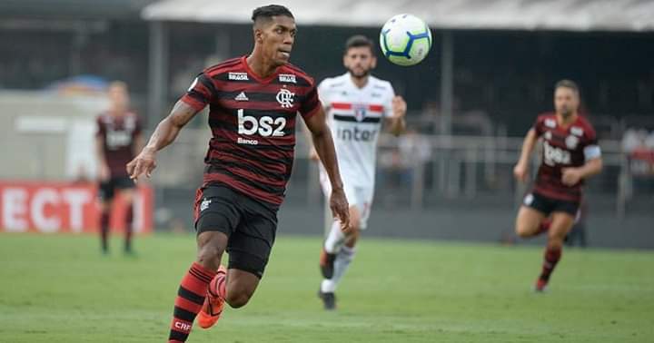 PrazerCRF's tweet photo. NOTÍCIA EM PRIMEIRA MÃO!! 🔴⚫
Berrío tem cobiças para voltar a Colômbia no ano que vem. O Fla deixa a decisão para a saída ou não do atacante nas mãos de Jorge Jesus. É o Mister que irá bater o martelo. https://t.co/ZcVYYJdz9m
