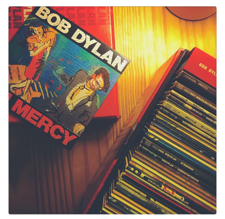 maninthelongbl1's tweet image. Time to put this back in its box, for tonight at least! #BobDylan #Ohmercy #30years #classicalbum @Albums2Hear @Albumism