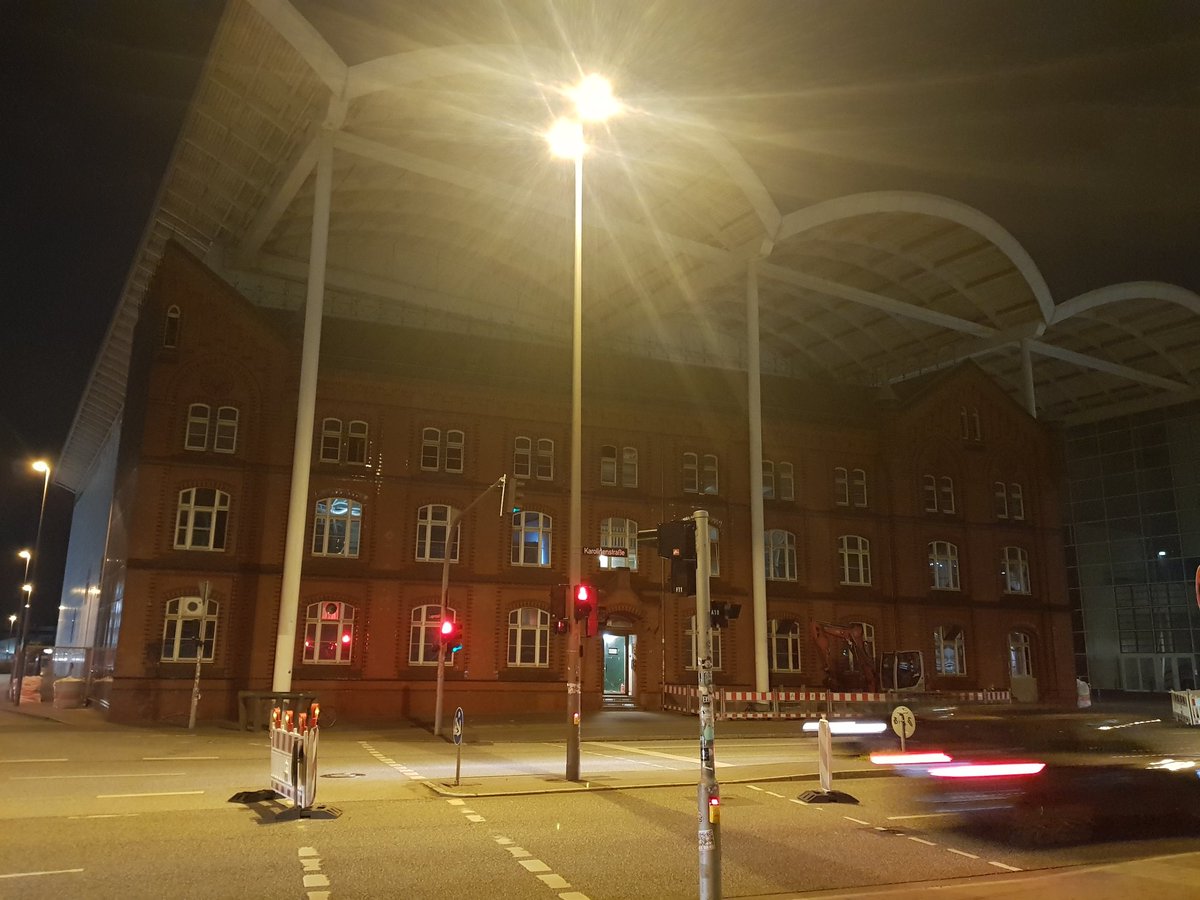 fwolle30's tweet photo. Dachschaden wird der nicht mehr haben https://t.co/CLvWGghgl5