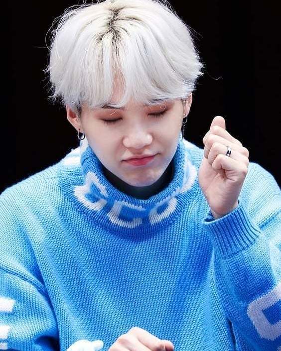 FashionChingu's tweet photo. This icy outfit looks so good on Suga!
.
.
.
#bts #rm #army #btsfan #btsmemes #btstrash #rmfashion #rmootd #rmstyle #btsfanmeeting #btscloset #btsfashion #btsairportfashion #btsfunny #rmbts #rmbtsnamjoon #namjoon #namjoonbts #kpopfashion #rmfans #kimnam… https://t.co/KyAPZvZbnK https://t.co/fyApkqnNGF