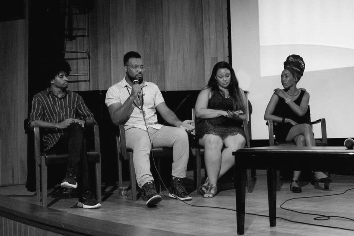 Grey_Brasil's tweet photo. O Festival Causando, realizado pelo @catracalivre,  homenageou nosso case "Machado de Assis Real", criado em parceria com a @FaculdadeZumbi e que contou com a participação dos estagiários que estudam na instituição. Saiba mais em: https://t.co/rzZXvgSkE4 https://t.co/PJSIz3tEYZ