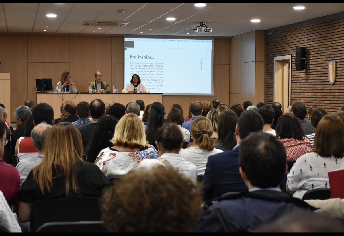 ColegioPineda's tweet image. Iniciatives, noves idees i projectes a la reunió de MECS i AMPA d’Avantis, Pineda i Xaloc #familyproject #educaciópersonalitzada #colegiodefamilias @XalocLH