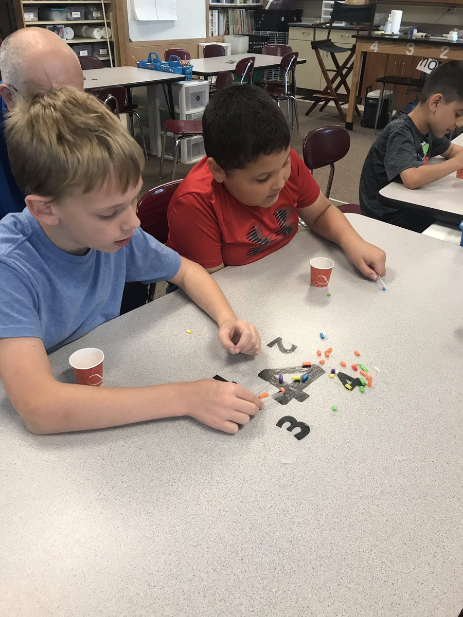 HeusnerScience's tweet photo. Why do birds have different kinds of beaks? ~because they don’t like to eat rocks!!! #Why305 #Heusnerpride #HeusnerScience https://t.co/mN42AANLNb