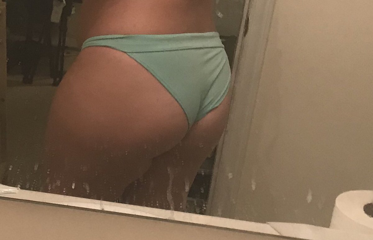 sweetlylaced200's tweet photo. Hey baby do u only wanna spend 20 dollars I have a great package for you 9 pics 2 masterbating vids 1 bj vid 1 playing with my boobs along with my snap chat for dirty chat for an hour #buyingnudes #sellingnudes #nudebundle #sale https://t.co/ZZWfe3eKMI