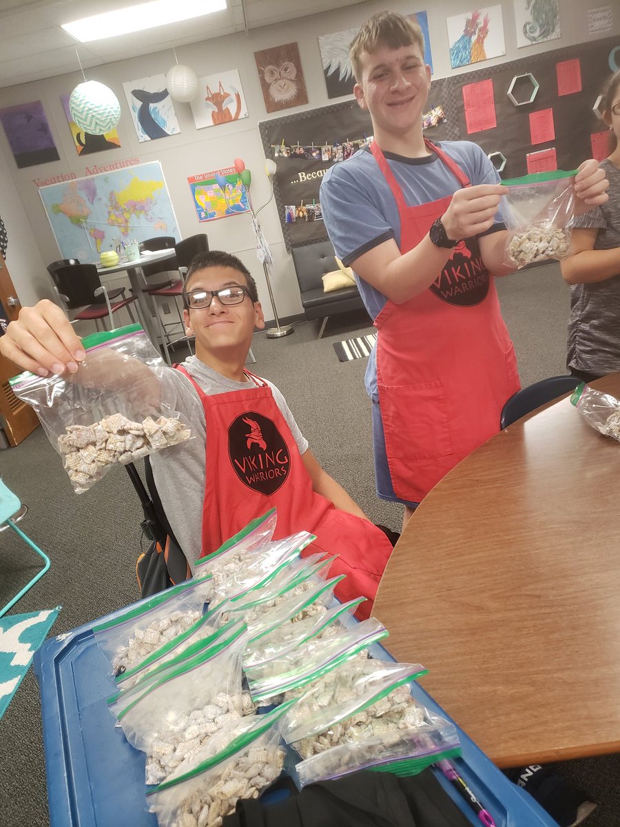 RaqualC's tweet photo. Cook it &amp; they will come! #VikingWarriors #puppychow #chowtime @Seaman_High https://t.co/HqNiOY1z7d