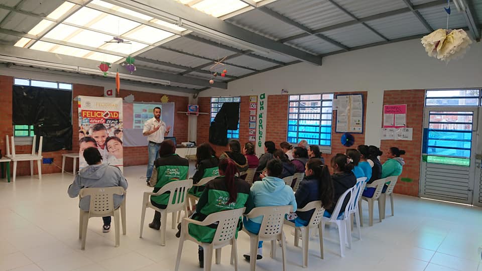 Secfelicidad's tweet photo. Alta Consejería Para la Felicidad y el Bienestar de Cundinamarca avanza en la implementación de proyecto de formación en Felicidad y Bienestar Subjetivo para madres comunitarias y agentes educativos de la red ICBF. Hoy en Carmén de Carupa. #NUEVOLIDERAZGO #GESTIÓNDELAFELICIDAD https://t.co/G0ojxYxkmK