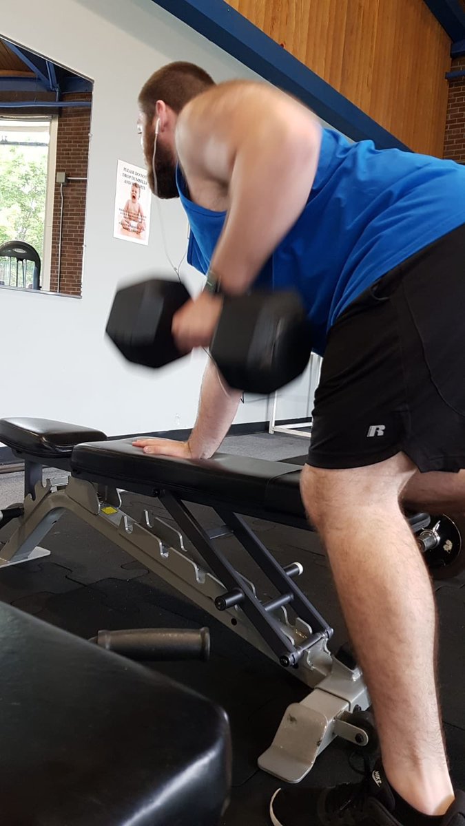 CoachFARWATR's tweet photo. he’s so strong! that’s my jv call of duty player! @Hawkeyt62 https://t.co/I026rsRJ5b