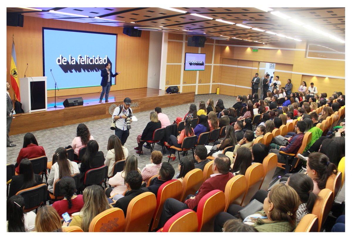 Secfelicidad's tweet photo. La alta consejería para la Felicidad y el Bienestar de Cundinamarca Finalizó su segunda promoción de Embajadores de la felicidad con funcionarios de la Gobernación de Cundinamarca, más de 310 personas graduadas https://t.co/duHgxqMo5K