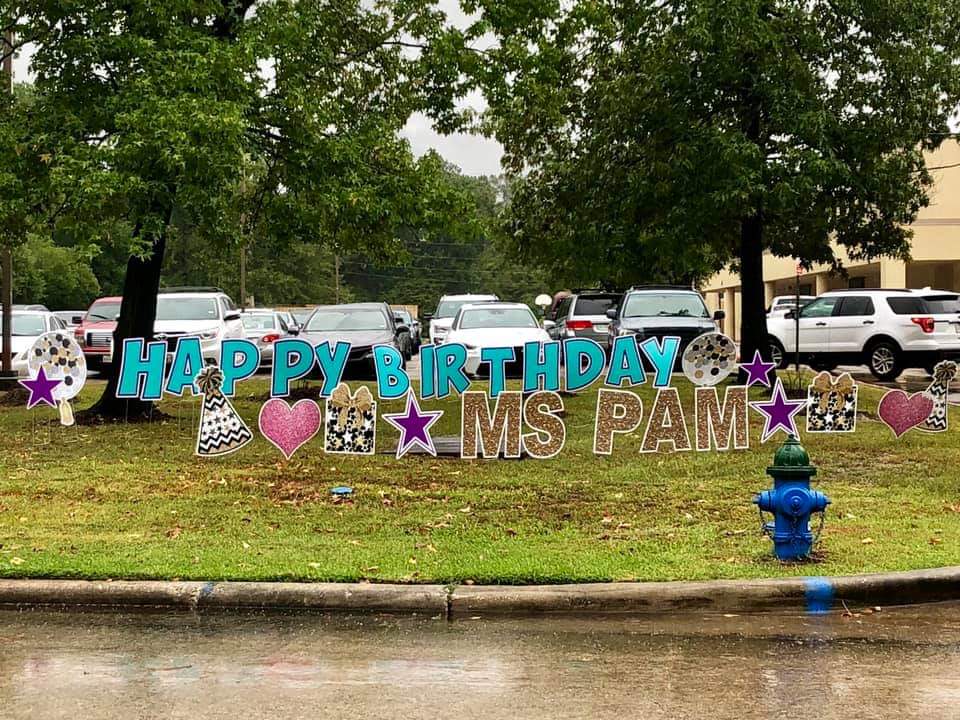 DeerwoodPta's tweet photo. DWE PTA loves Ms. Pam!! Thank you for all that you do for our kids! Happy Birthday!! ๐ #dwepta #mspam https://t.co/n7igr8c1w1