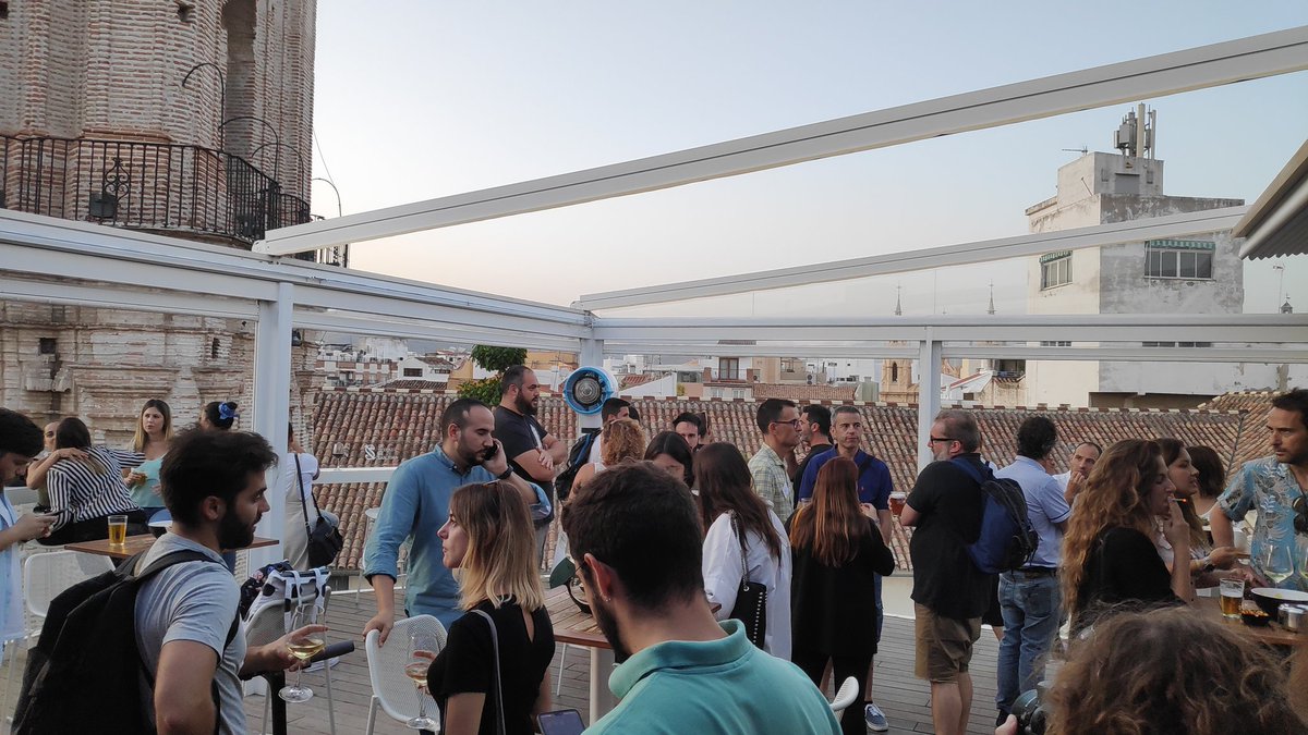 LyzThunder's tweet photo. Qué bien acompañada (e hidratada 🍺) me han tenido hoy. Gracias a @disruptivos por este pedazo de #MailchimpMeetup ! 👌 https://t.co/k7SZHLoN2K