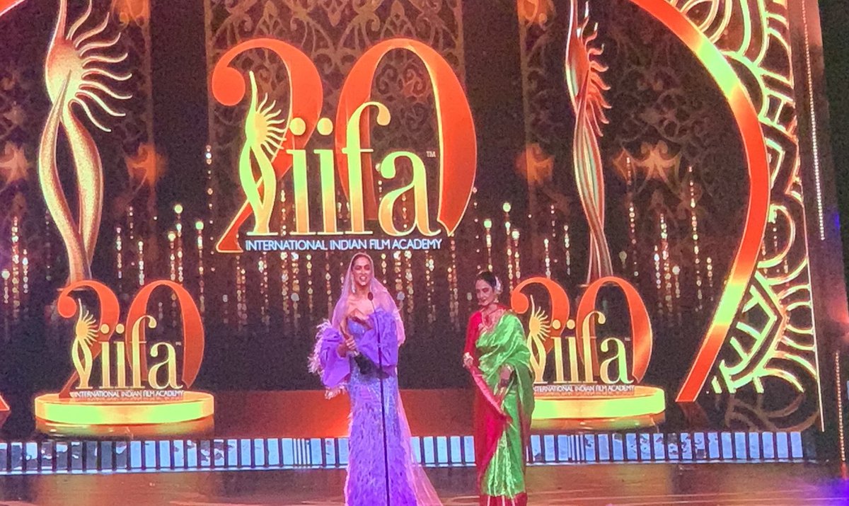 DeepikaPFC's tweet photo. Congratulations @deepikapadukone for winning the award for Best Performance in a Leading Role (Female) under #IIFA's 20 Years Special Awards👏🏽💕 #iifa20 #IIFA2019 https://t.co/vbJRydSWUH