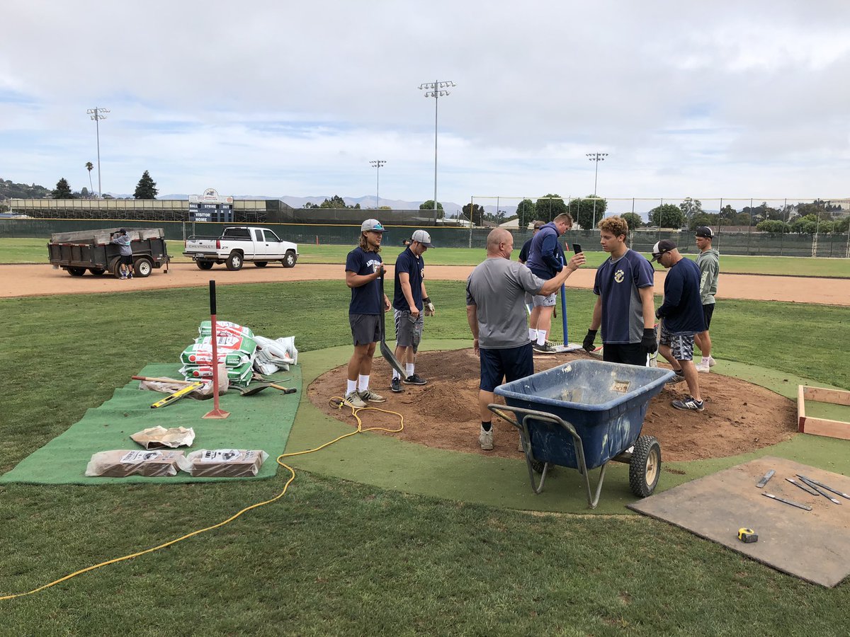 LachBrad's tweet photo. Building teamwork and pride in the yard. Weekend workday building mound and raking up plugs after punching The infield and apron. Great job men!! https://t.co/3qHrifZWf5