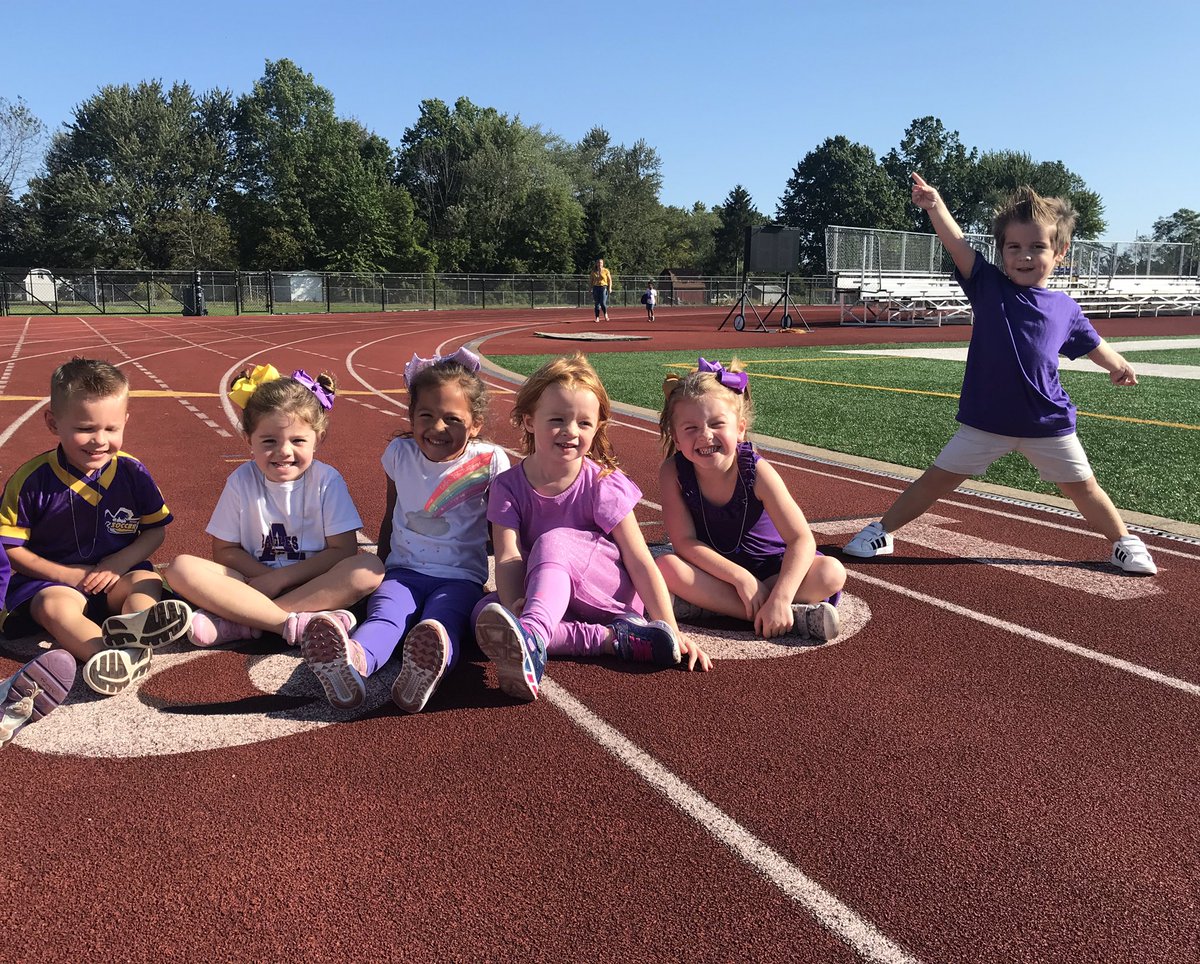 seme_emily's tweet photo. All smiles on Pride Day!💜💛 https://t.co/dK0poflOag