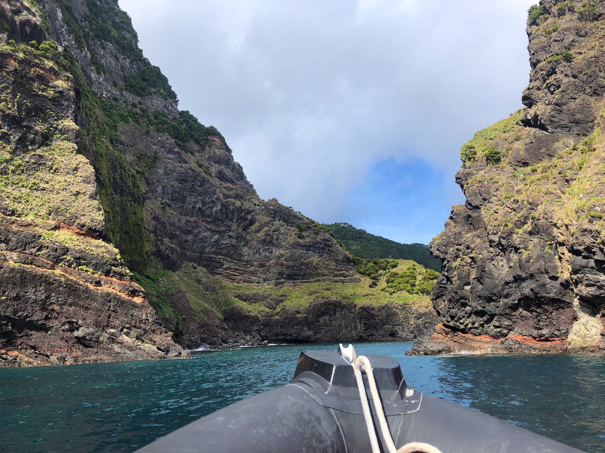 The best last day on #FieldAzores - we took a RIB around Flores and to Corvo (island #4). We have had the best 2 weeks ever. Thank you so much to <a href="/chrislaing80/">Chris Laing</a> <a href="/ruththurstan/">Ruth Thurstan</a> <a href="/IlyaMaclean/">Ilya Maclean</a> for teaching us so much! #FieldCourseFortnight #ExeterGlobal
