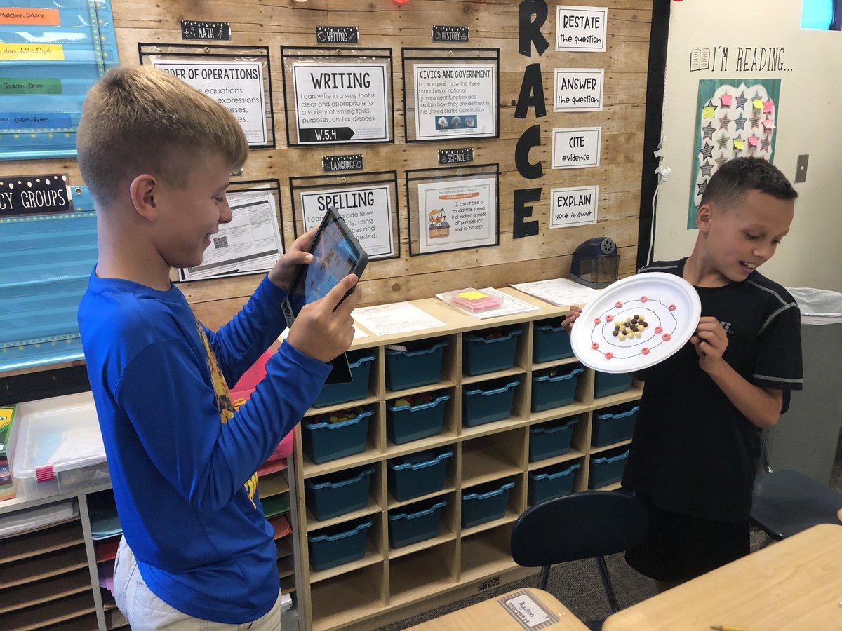 FinnsFantastics's tweet photo. Making models of Atoms! #FinnegansFantastics #FoodAndScience #DontEatYourAtom @DEESPrincipal https://t.co/EcFEw6W5tR